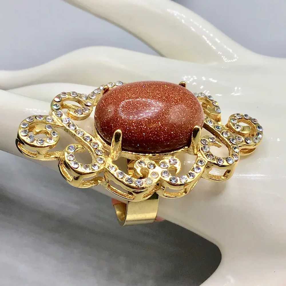 Goldstone Ring Size 8 Ornate Gold Tone & Rhinesto… - image 7