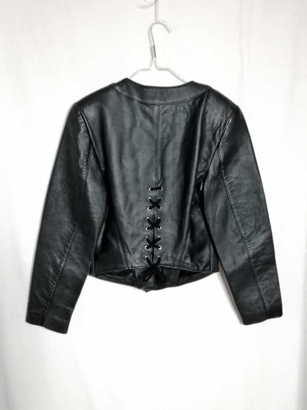 Veste en cuir - Veste noir en cuir, coupe courte,… - image 2