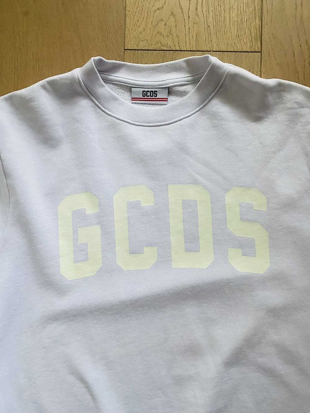 GCDS GCDS White logo glow in the dark crewneck sw… - image 3