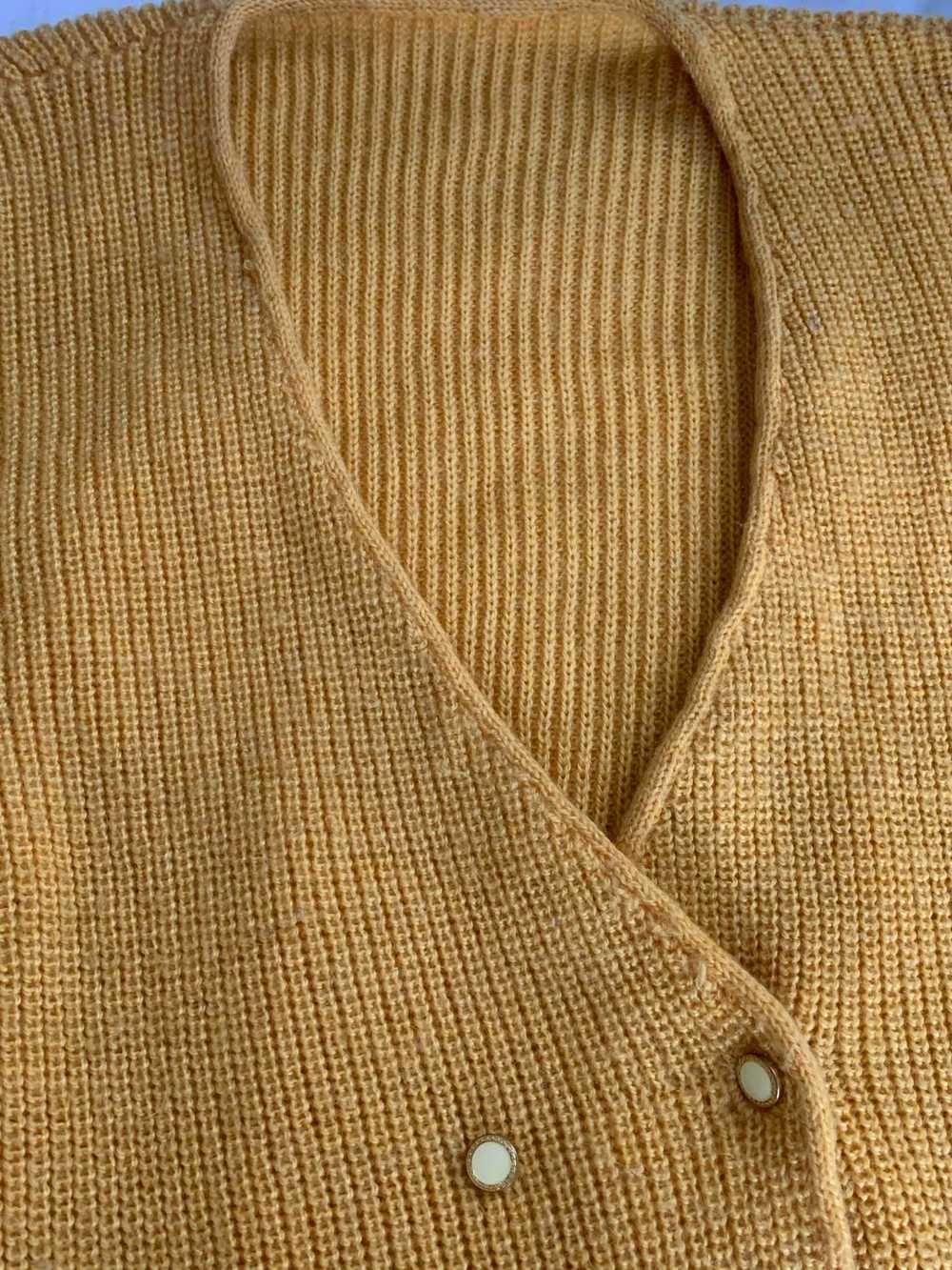 Cardigan en crochet - Cardigan en crochet jaune - image 3