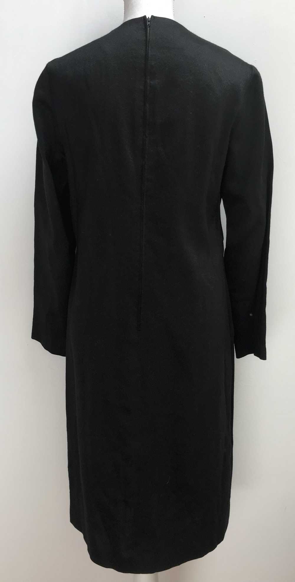 Robe midi - Petite robe noire mi longue, en tissu… - image 2