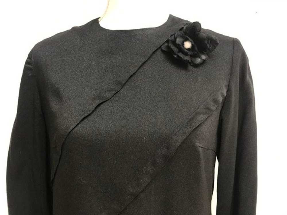 Robe midi - Petite robe noire mi longue, en tissu… - image 3
