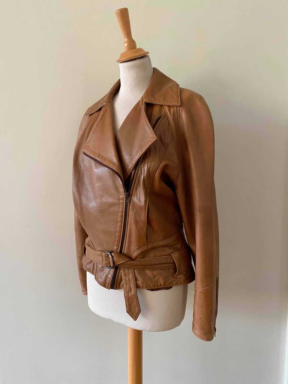 Leather biker jacket - Caramel leather cropped pe… - image 4