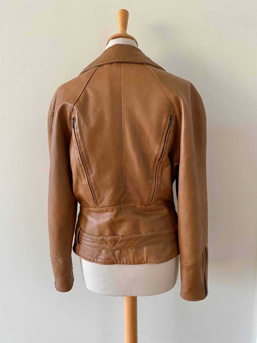 Leather biker jacket - Caramel leather cropped pe… - image 5