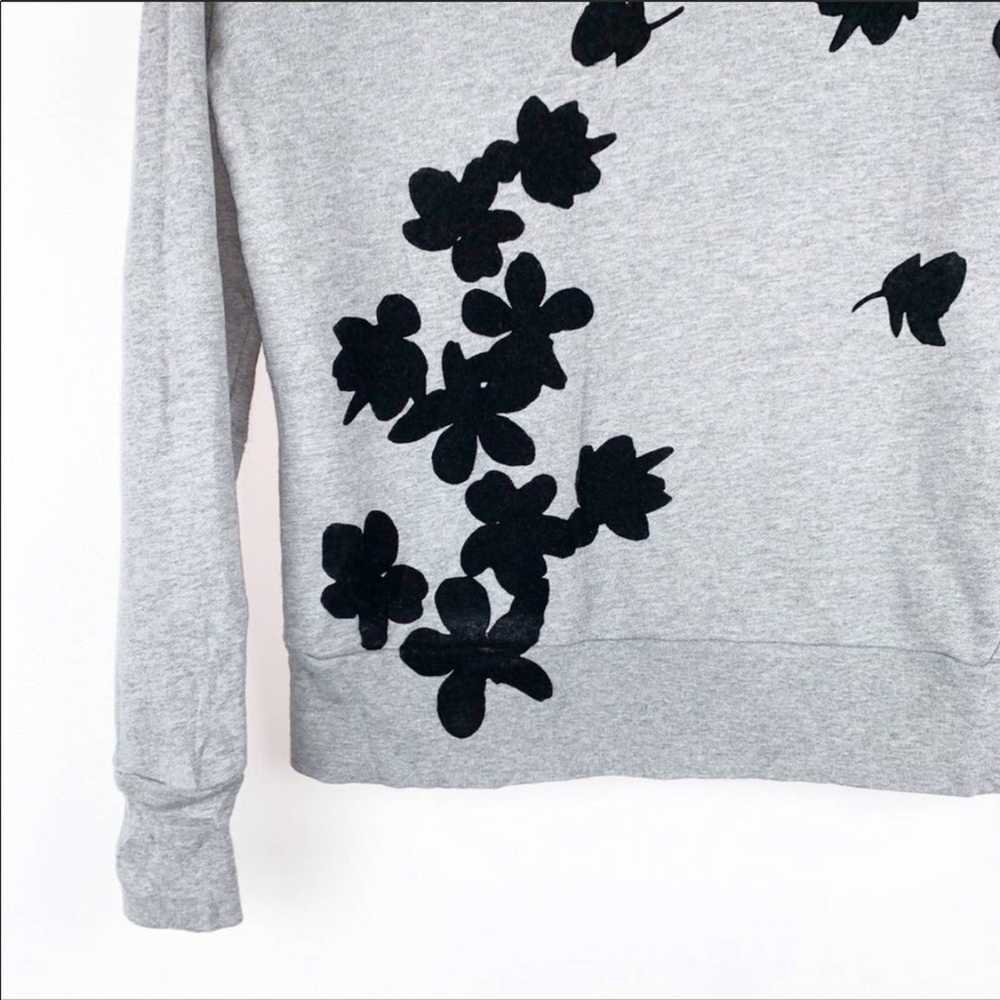 J.Crew J CREW Light Grey Black Floral Sweater Pul… - image 5