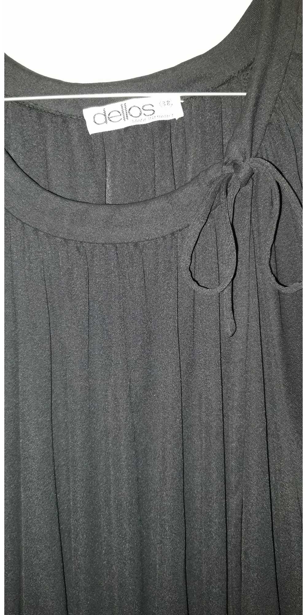 Robe longue - Robe en jersey noire, avec une cein… - image 3