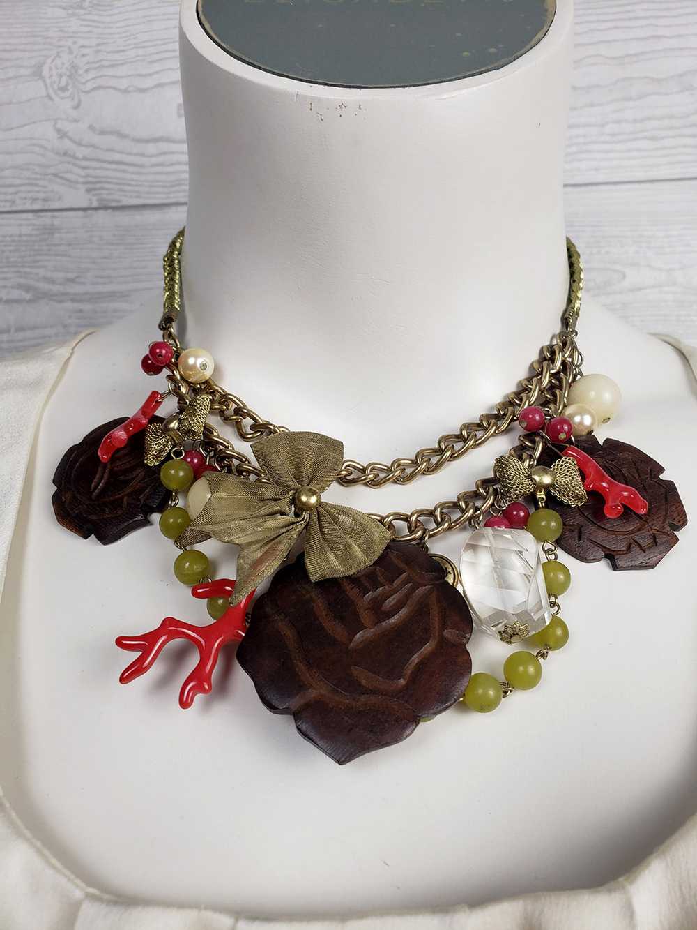 Vintage Betsey Johnson Gold & Red Wood Roses Neck… - image 2