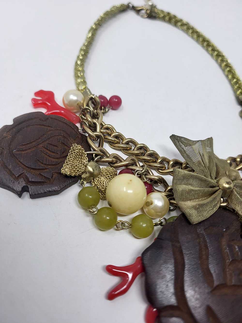 Vintage Betsey Johnson Gold & Red Wood Roses Neck… - image 5