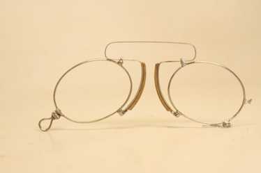 https://img.gem.app/717063367/1t/1686281493/antique-silver-spring-bridge-pince-nez-eyeglasses.jpg