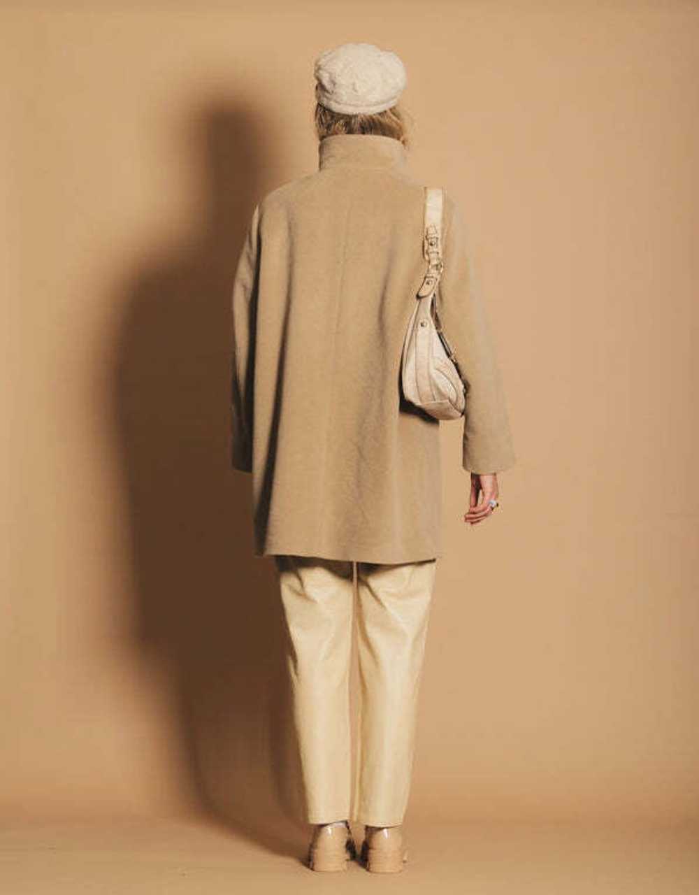 wool coat - Manteau court en laine angora, beige - image 4