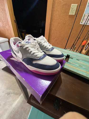 Nike Navy/White Nike Sb’s