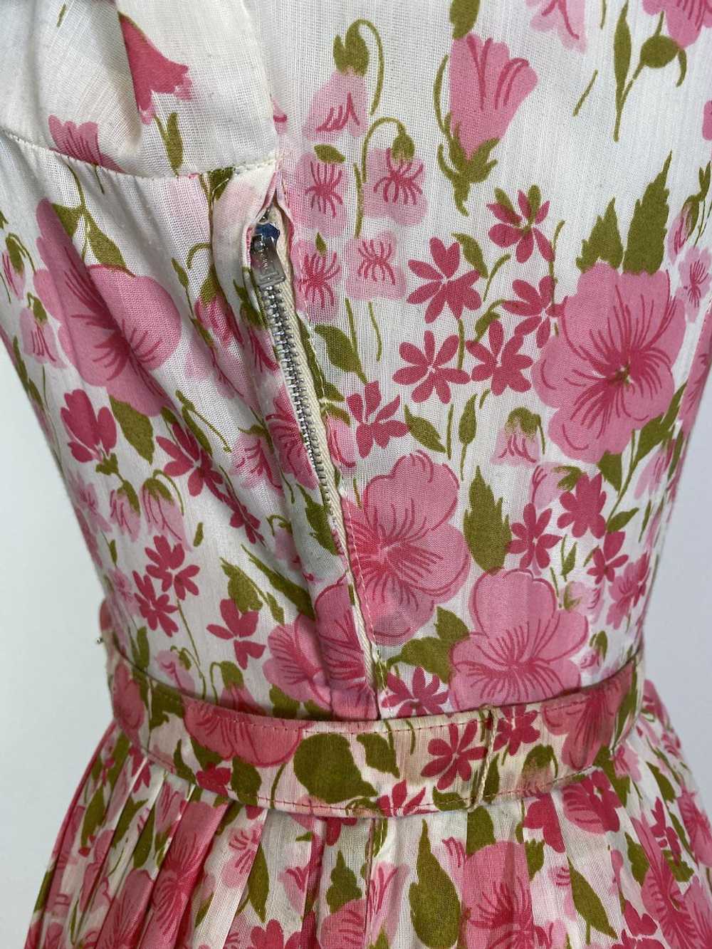 1950s Gloria Swanson White and Pink Floral Print … - image 6