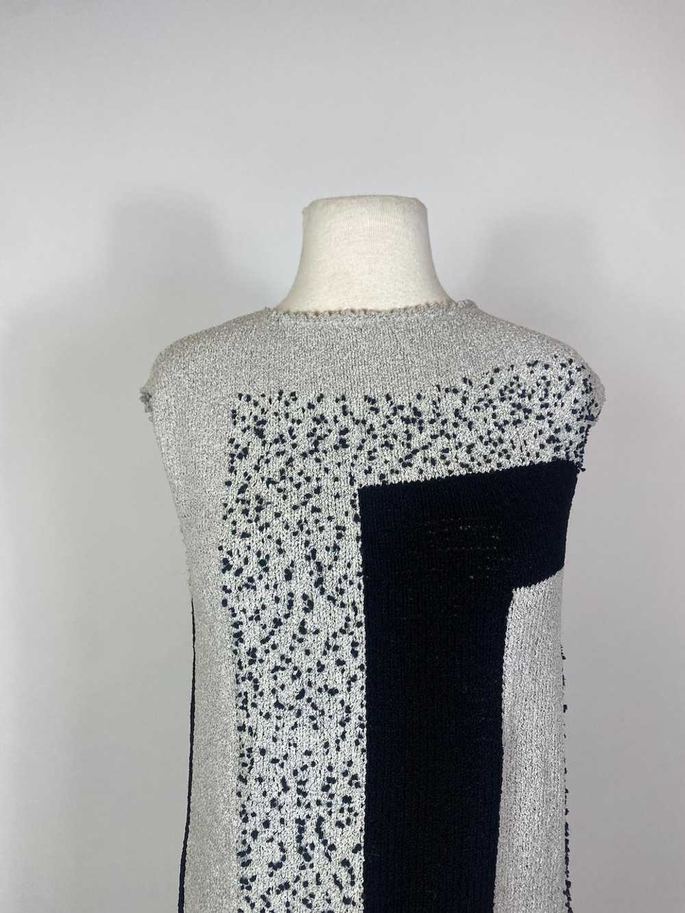 1960s Grey Black Geometric Print Knit Shift Dress - image 2