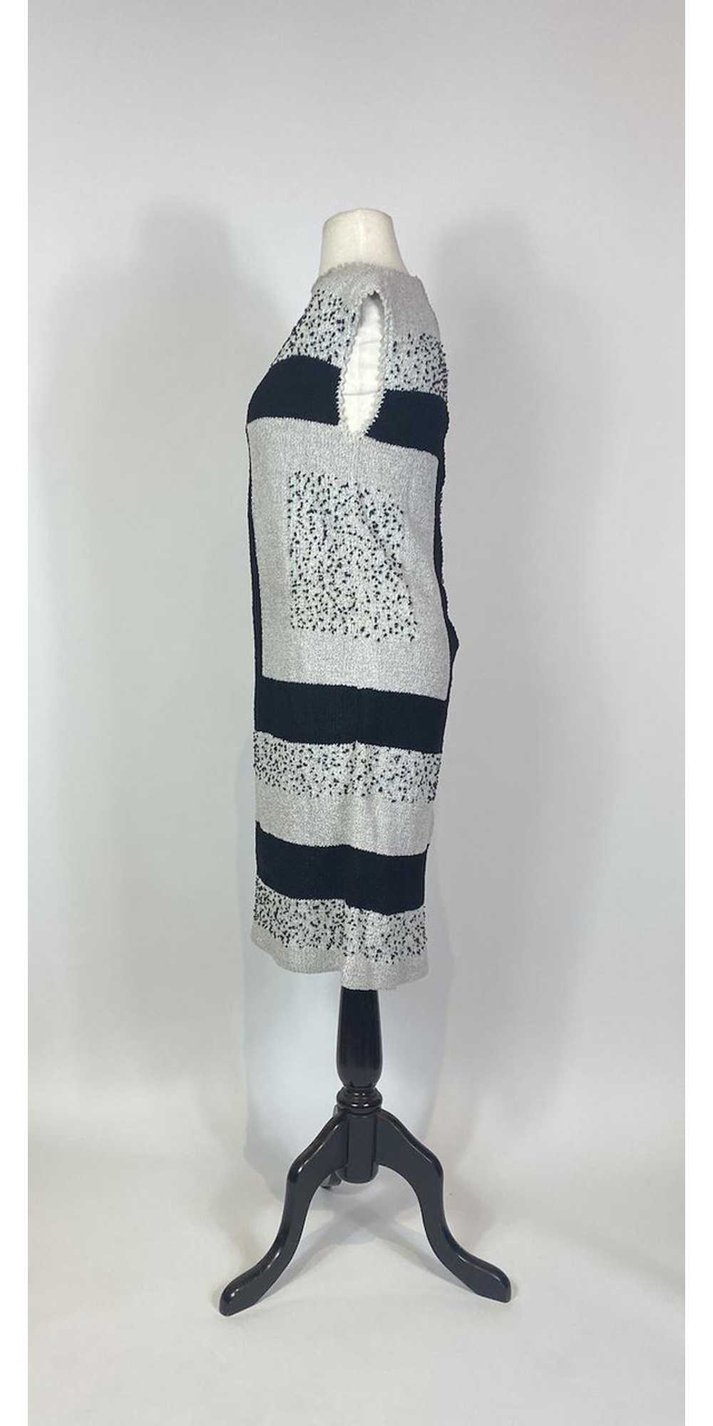 1960s Grey Black Geometric Print Knit Shift Dress - image 3