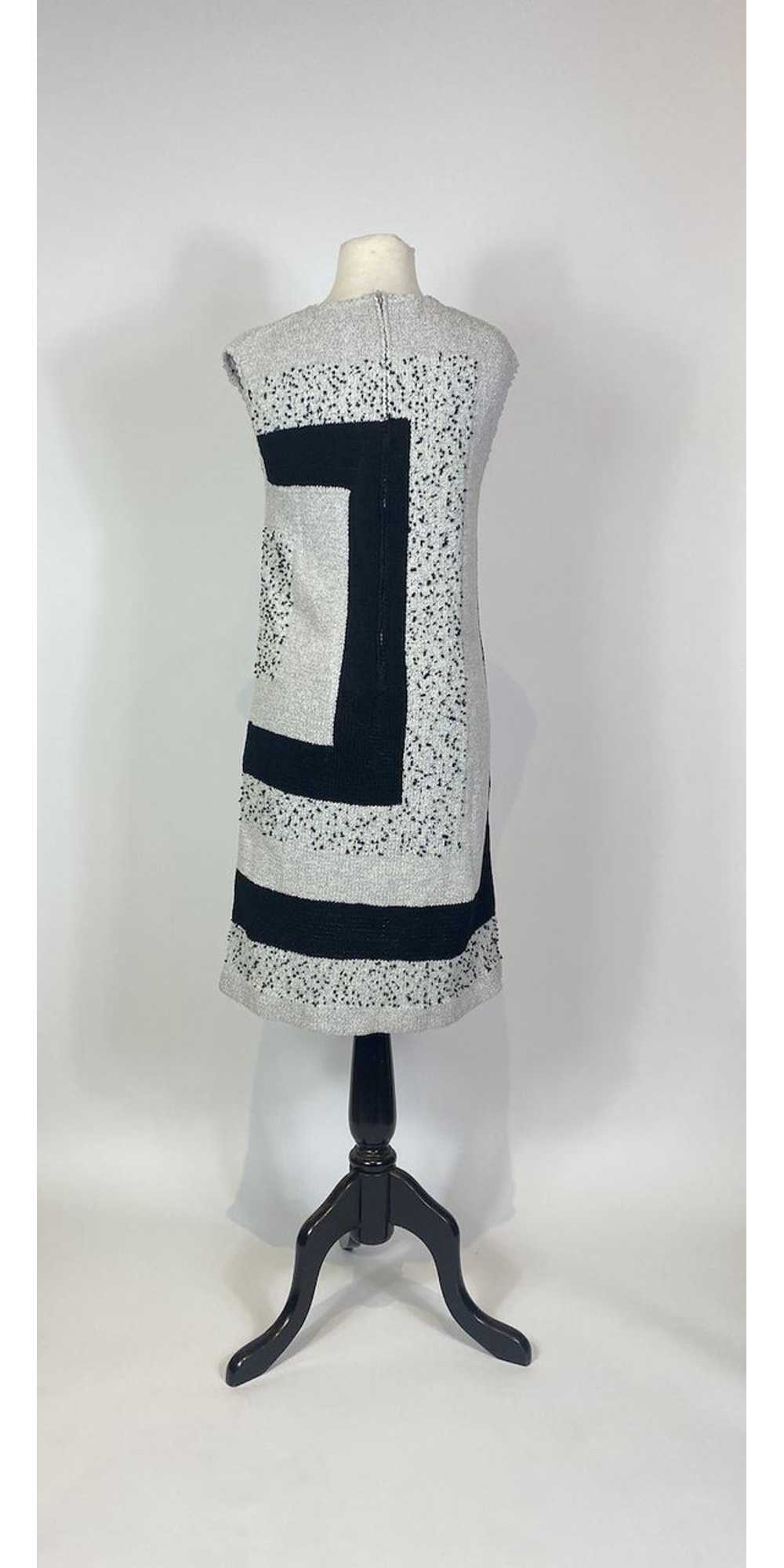 1960s Grey Black Geometric Print Knit Shift Dress - image 4