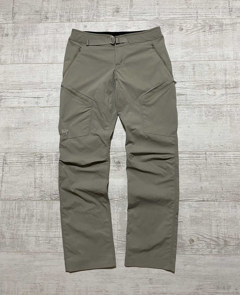 Arc'Teryx × Streetwear Arc'Teryx Nylon Beige Pali… - image 3