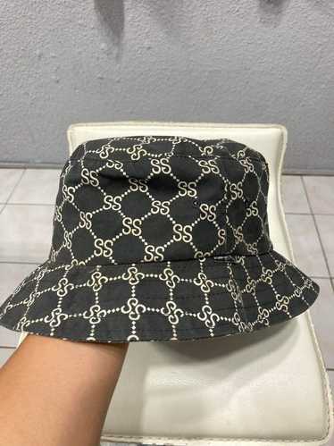 GUCCI 2024 SS Cotton bucket hat with chin strap (747319 4HAY0 4177)