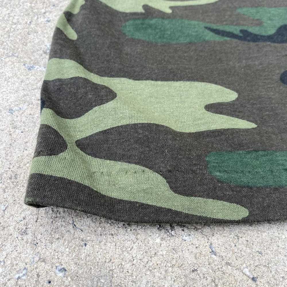 Vintage VINTAGE 1980s CAMOUFLAGE ALL OVER PRINT T… - image 3