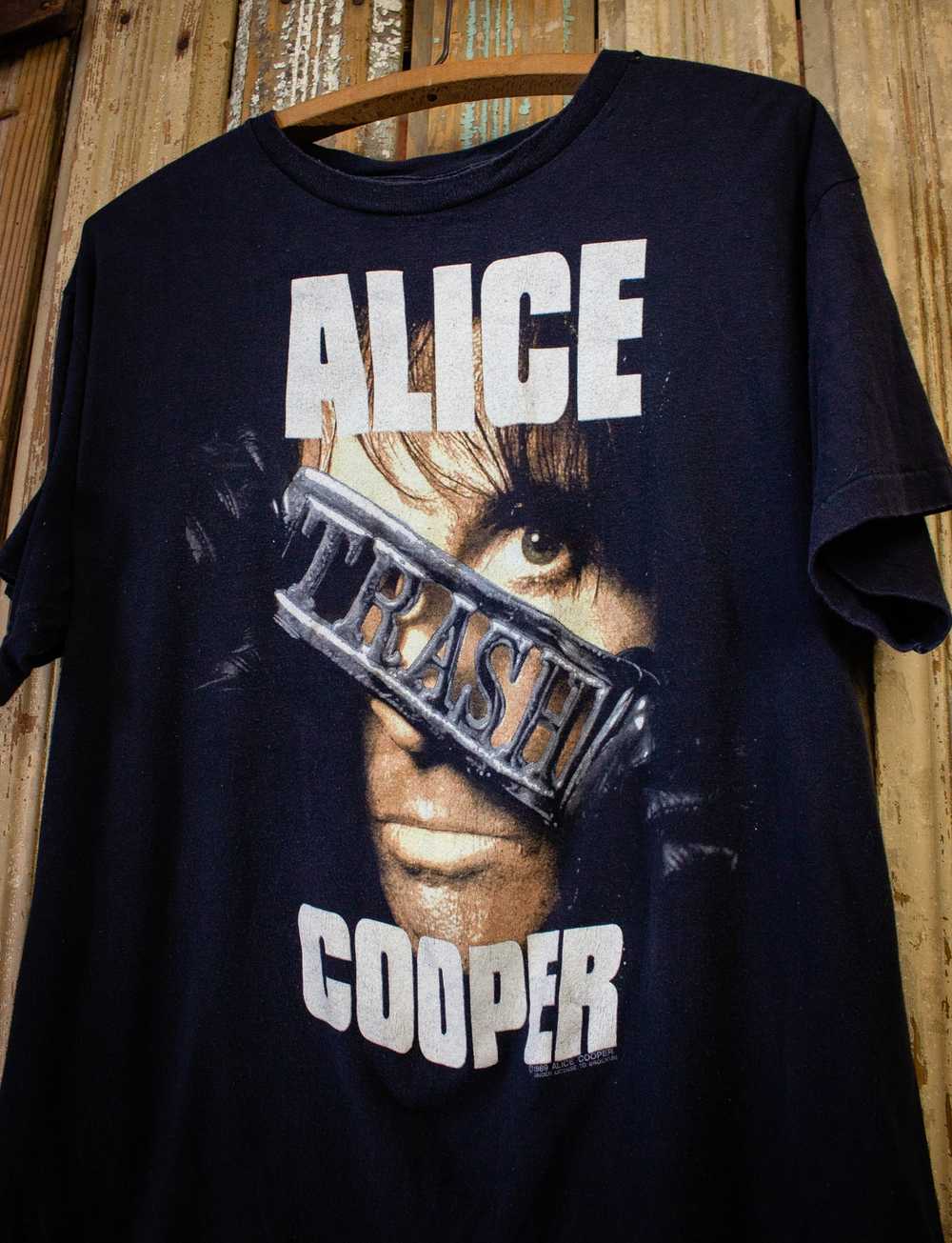 Band Tees × Vintage Vintage Alice Cooper Trashes … - image 4