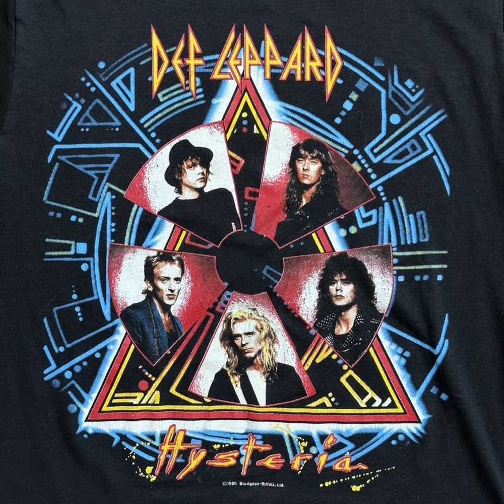 Def Leppard Women's T-Shirt - Retro 80's Rock Band Concert T-Shirt - Juniors Vintage Distressed Graphic Boyfriend Tee (S-XL)