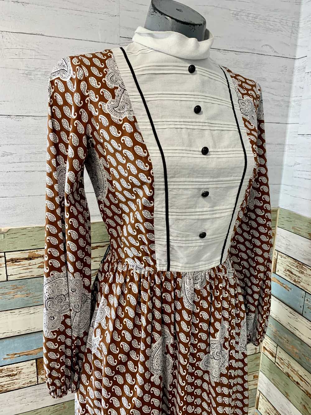 50s/60s Brown And White Paisley Print Dress - image 7