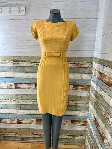 60’s Pale Yellow With Upper Embroidery And Front B