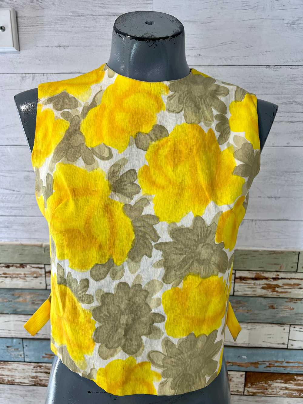 60’s Yellow & Beige Flower Print 2 Piece Non Slee… - image 7