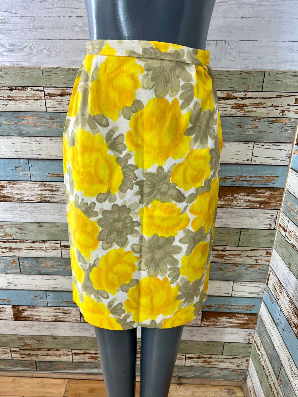 60’s Yellow & Beige Flower Print 2 Piece Non Slee… - image 8