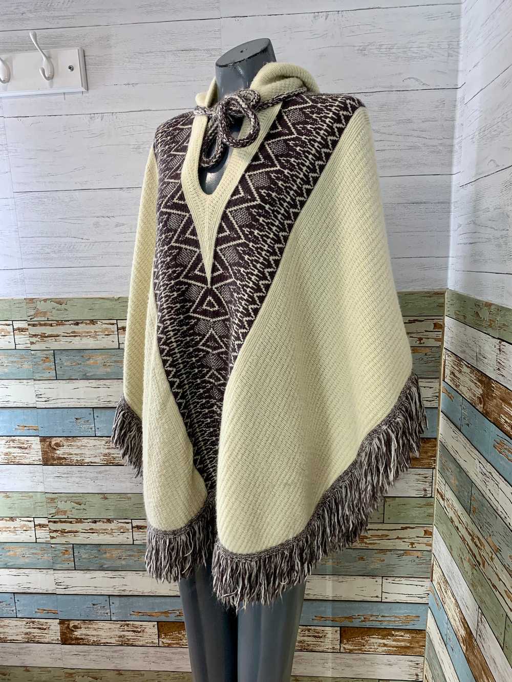 70’s Beige and Brown Fringed Knit Poncho - image 2