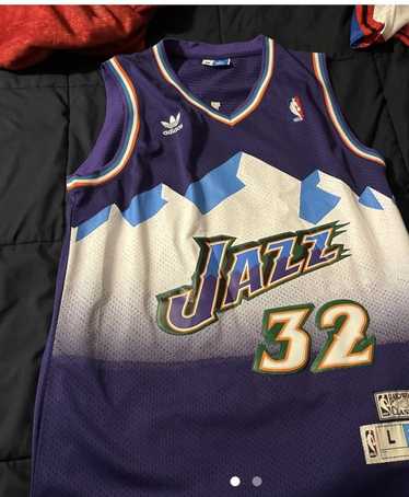 Vintage Karl Malone Utah Jazz T-Shirt 90s NBA basketball The Mailman – For  All To Envy
