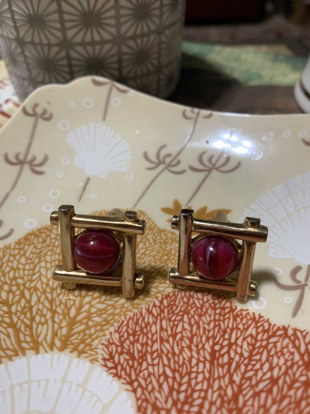 Jewelry × Vintage Gold tone vintage cuff links w/… - image 1