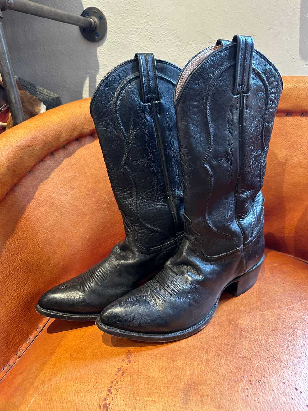 Beautiful Black Tony Lama Boots, Embossed and Sti… - image 1