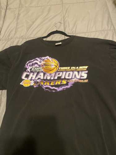 Los Angeles Lakers 3 Peat Champions 2002 Shirt - High-Quality