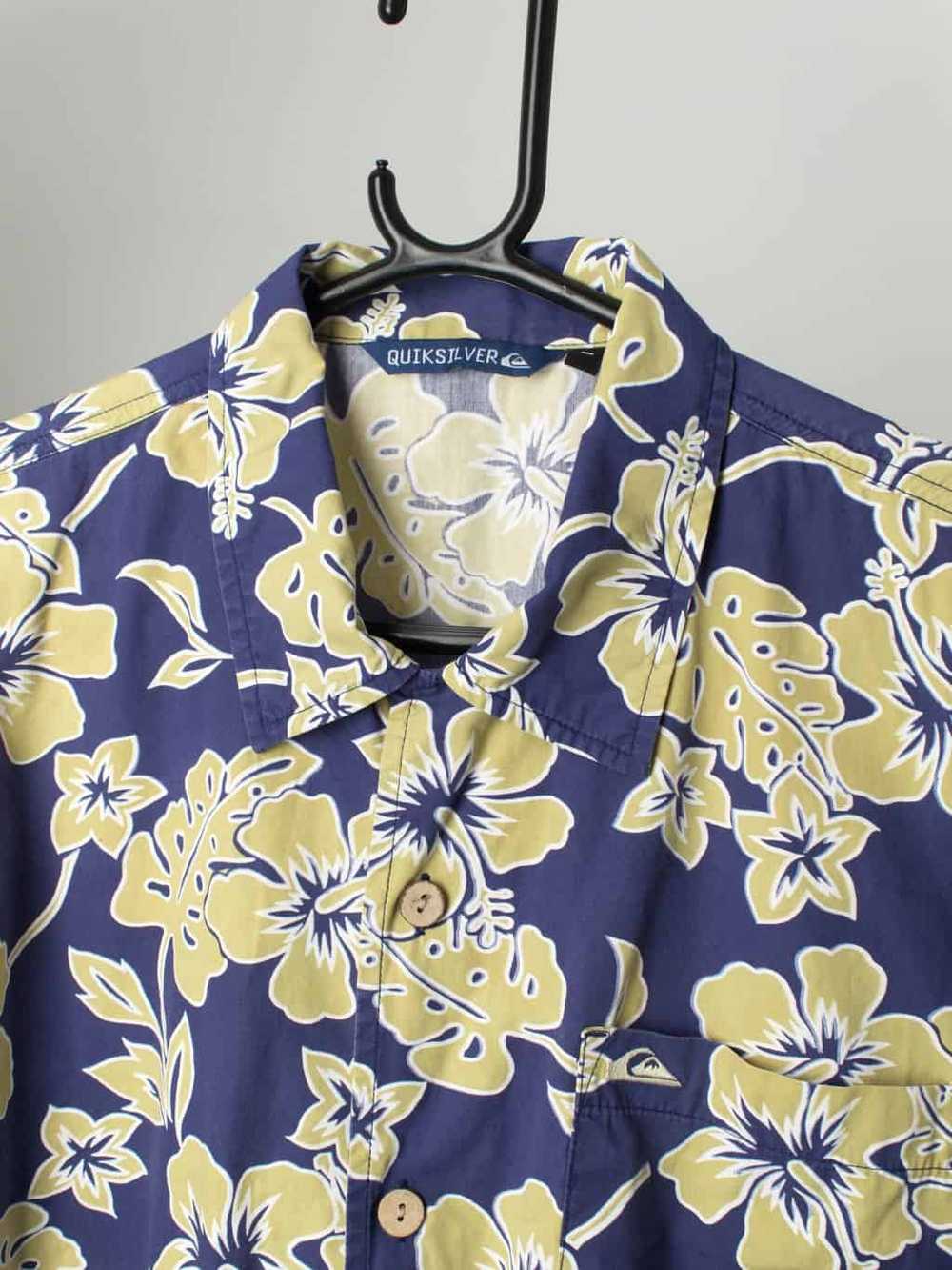 Mens vintage Quicksilver Hawaiian shirt, blue and… - image 2
