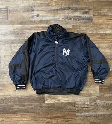 YankeesRetroArchedWindbreaker.jpg?v=1688323664