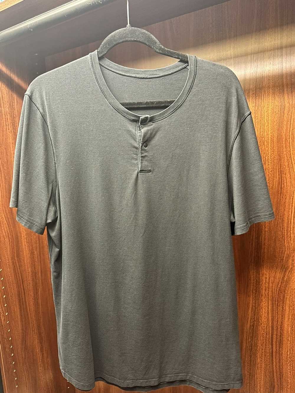 Lululemon LULULEMON 5 YEAR BASIC HENLEY TEE - LAR… - image 1