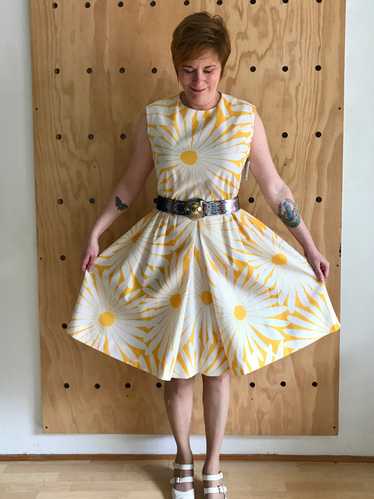 1960s Daisy Print Dress (M) - image 1