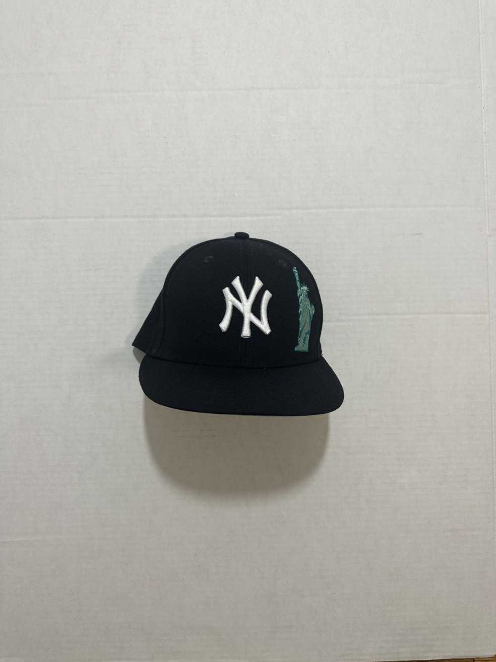New Era New York Yankees Statue of Liberty hat - image 3