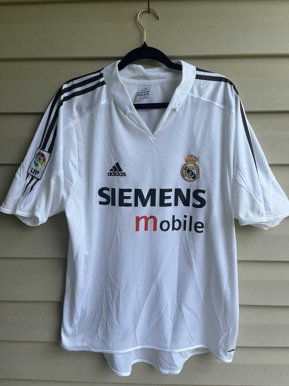 Real Madrid home shirt 2004-2005 x David Beckham #23 in Medium