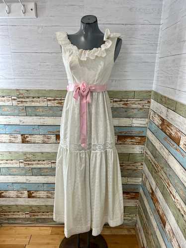 70’s Off White Eyelet Ruffle Collar Maxi Dress Wit