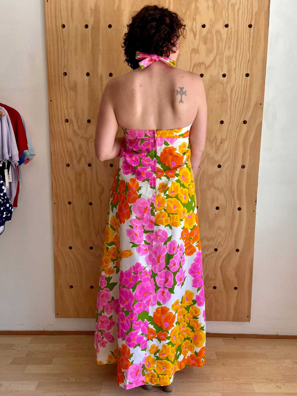 1970s Malia Orange & Pink Floral Maxi Dress (L) - image 1