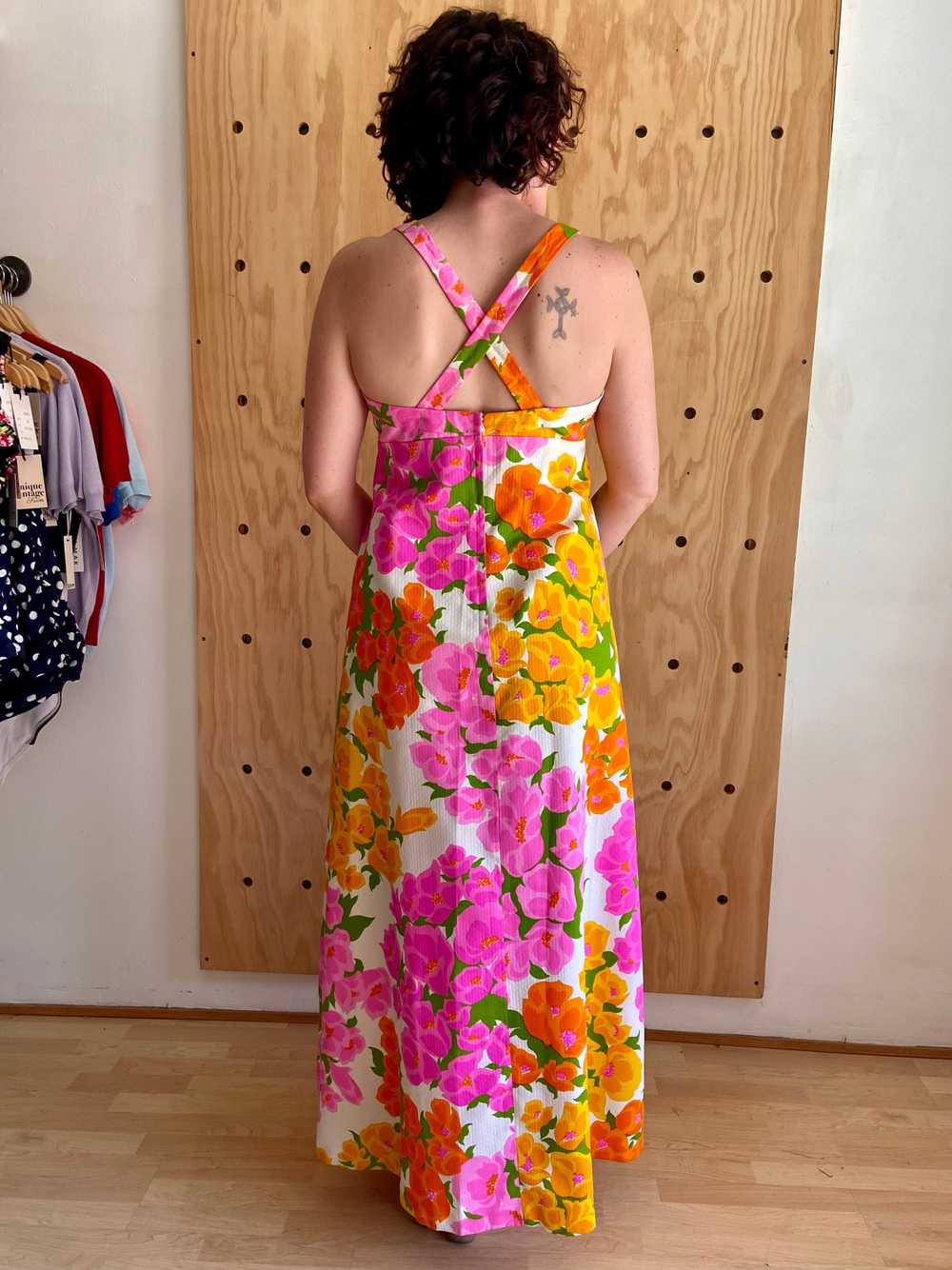 1970s Malia Orange & Pink Floral Maxi Dress (L) - image 2