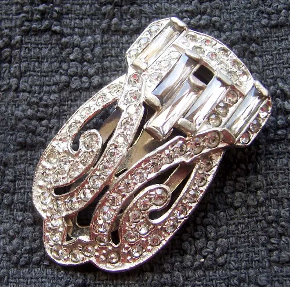 Art deco CORO single dress clip white metal clear… - image 7