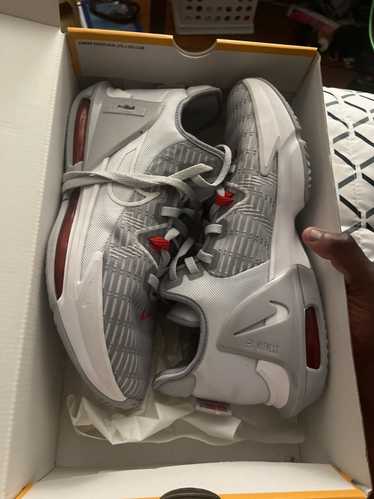 Nike LeBrons Size 12 Basketball Shoes