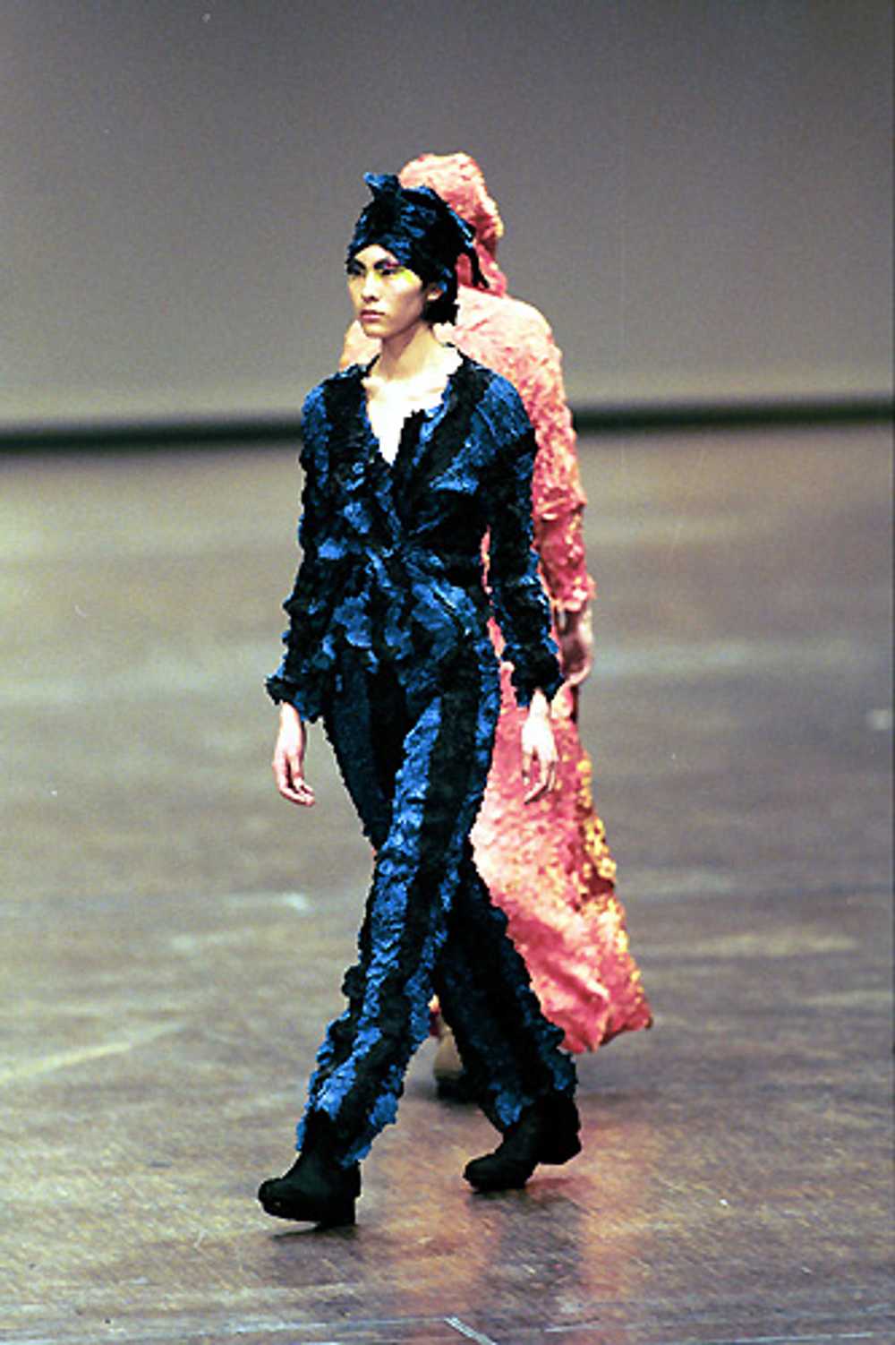 aw1999 Issey Miyake Crinkled Iridescent Bolero To… - image 9