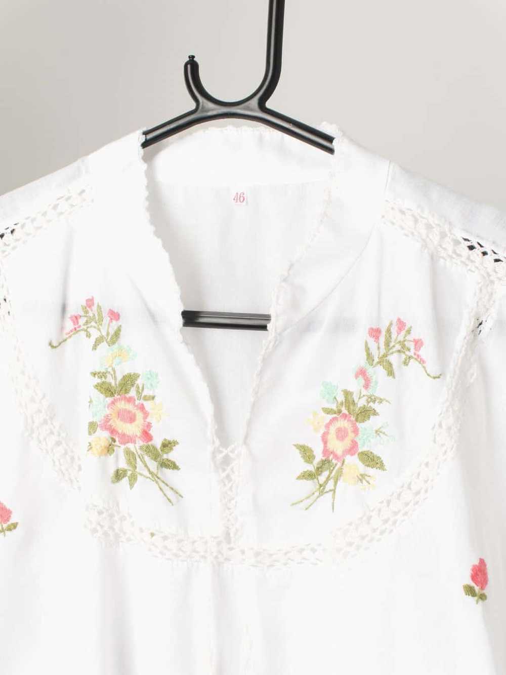 70s vintage boho top, white with stunning floral … - image 2