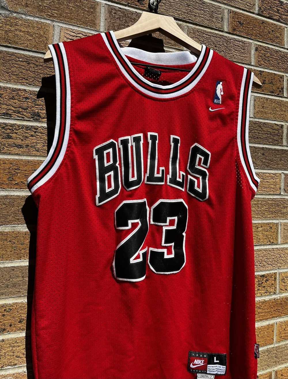 HolySport Michael Jordan Vintage 90s Chicago Bulls Tribute Soccer Jersey Shirt - NBA Basketball Red Uniform Shirt - Size Fits Large 