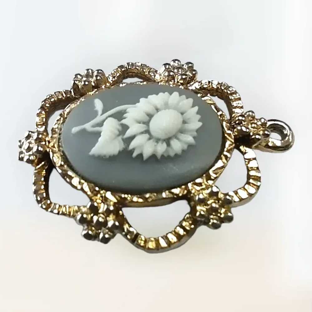 Sunflower Cameo Necklace Pendant Resin and Gold-t… - image 2