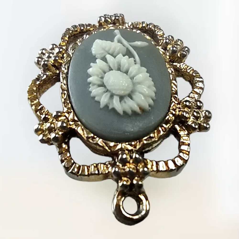 Sunflower Cameo Necklace Pendant Resin and Gold-t… - image 3