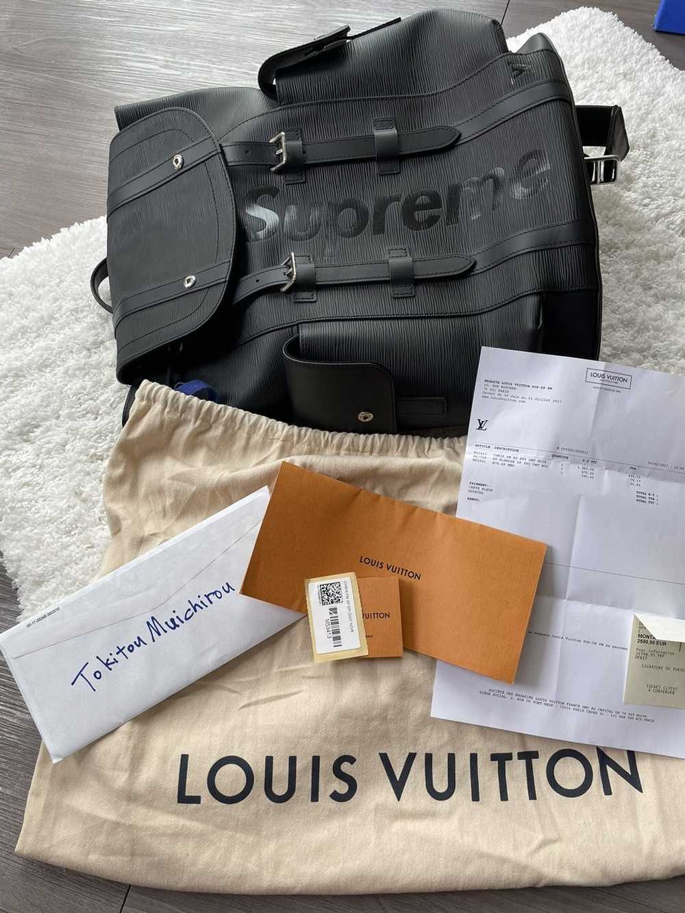 Supreme x Louis Vuitton 聯乘連帽衫最高已炒至$25,000 美元